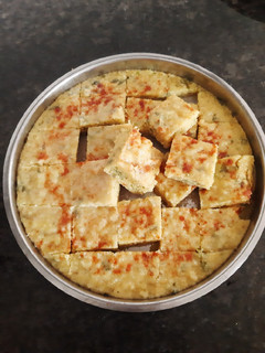गुजराती लाइव ढोकला (gujarati live dhokla recipe in Hindi) रेसिपी मुख्य फोटो