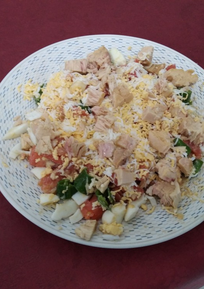 Una foto de Ensalada de tomate y huevo