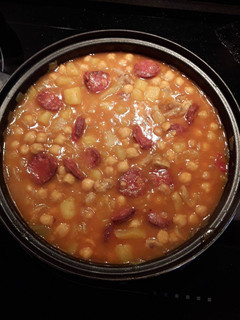 Una foto de Garbanzos con manitas
