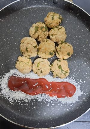 A picture of Chicken salami chaap.