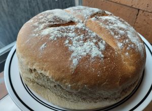 Una foto de Pan🥖🥐 relleno🍞 de brevas, maní y dulce de leche🍯🥛