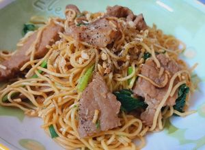 Hình của món Mì xào thịt rang.