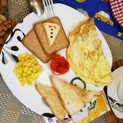 A picture of Cheesey omelette.