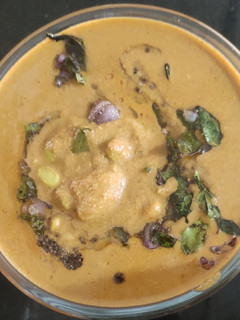 மொச்சை உருளை கிழங்கு மசாலா குழம்பு) (Mochchai potato masala kulambu recipe in tamil) செய்முறை முக்கிய புகைப்படம்