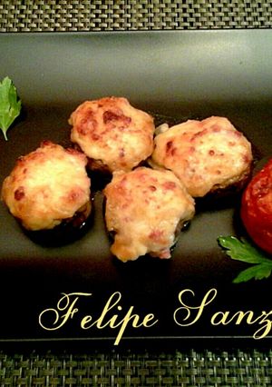 Foto principal de Champiñones y tomates rellenos gratinados