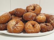 Una foto de rosquilla de naranja y anis