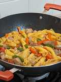Wok de pasta con sepia y verduras al Oporto