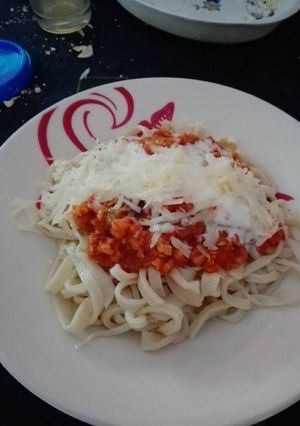 Una foto de Tallarines caseros con salsa boloñesa vegetariana