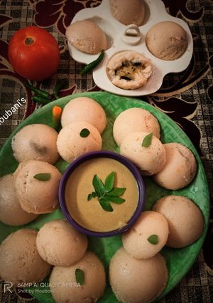 স্টাফড টমেটো ইডলি (Stuffed Tomato Idli recipe in Bengali) রেসিপির প্রধান ছবি