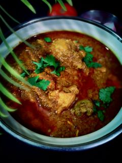 भुना चिकन मसाला ग्रेवी (bhuna chicken masala gravy recipe in Hindi) रेसिपी मुख्य फोटो