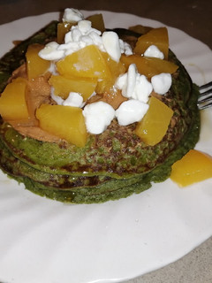 Una foto de Hot cakes de espinacas y plátano