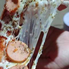 A picture of Pizza Roti Tawar.