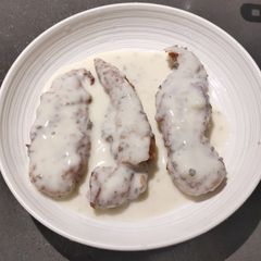 A picture of Chicken Breast in White Cream.