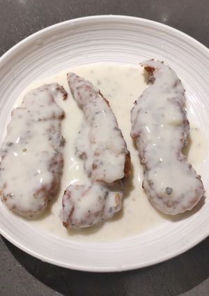 A picture of Chicken Breast in White Cream.