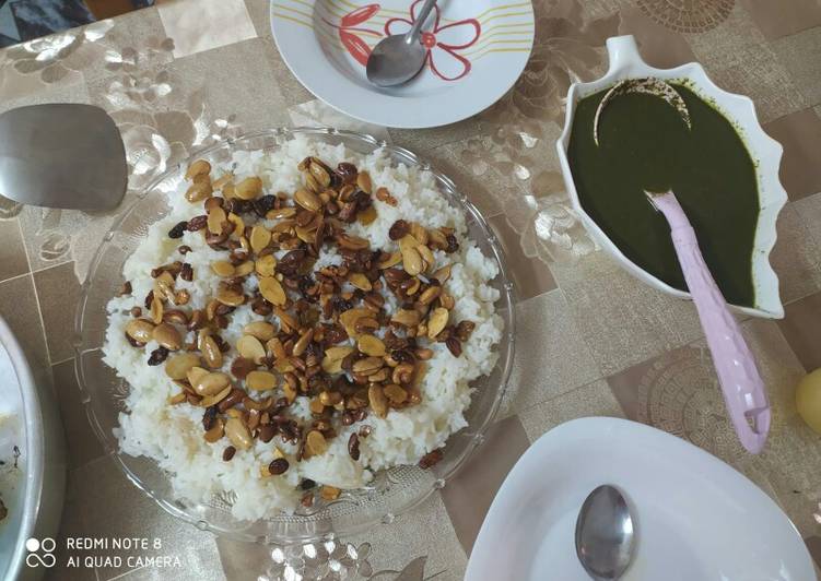 ملوخيه مع دجاج محشي 🍚