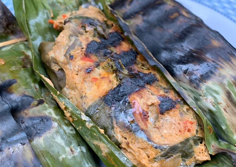 Langkah Mudah untuk Membuat 8. Pepes Tongkol yang Enak Banget