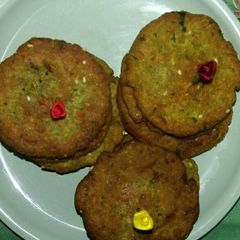 A picture of Bajra Bathua poori.