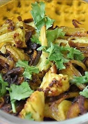 A picture of Aloo gobhi (potato-cauliflower) sabzi.