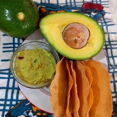 A picture of Avocado spring onions chutney (dip).