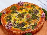 Spinach tart with yoghurt and cheddar crust