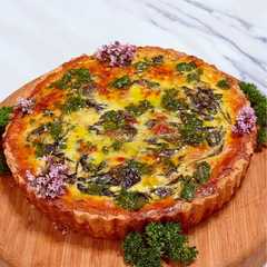 รูปของ Spinach tart with yoghurt and cheddar crust