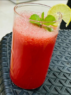 मौसम्बी और अनार का जूस (mosambi aur anar ka juice recipe in Hindi) रेसिपी मुख्य फोटो
