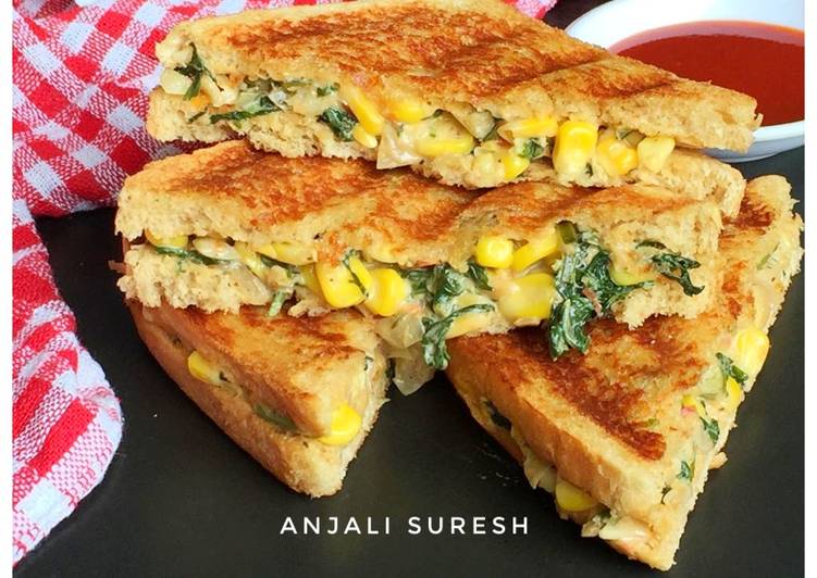 Recipe of Delicious Cheesy Spinach &amp; Corn grilled sandwiches !!