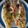 Lubina con picada de ajos y perejil