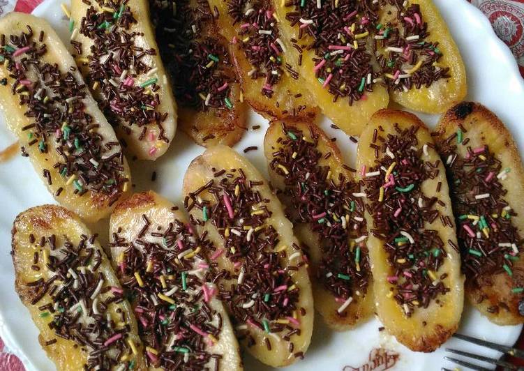 Langkah Mudah untuk Menyiapkan Pisang coklat warna warni, Menggugah Selera
