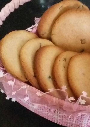 A picture of Tutti fruitty Atta biscuits.
