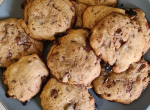 Une photo de Cookies moelleux au restant de chocolats de Pâques ou Noël