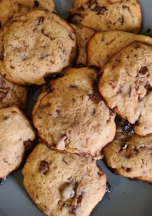 Une photo de Cookies moelleux au restant de chocolats de Pâques ou Noël
