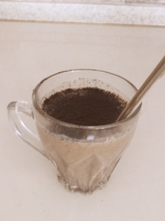 عکسی از دستور میلک شیک خرما و گردو