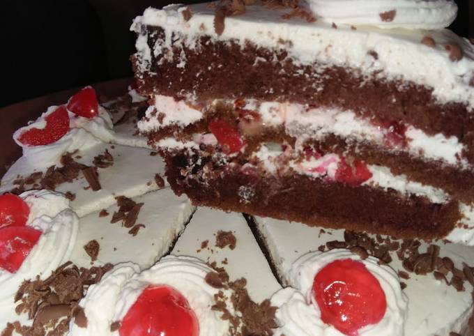 Black Forest Cake Recipe By Fatma Yunus Cookpad