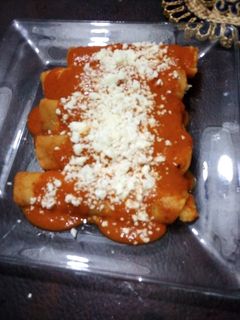 Una foto de Enfrijoladas al guajillo las Correa