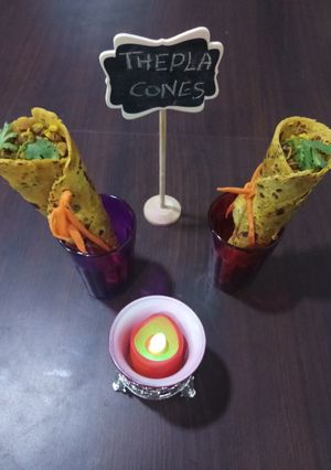 A picture of Thepla & sprouts cones.