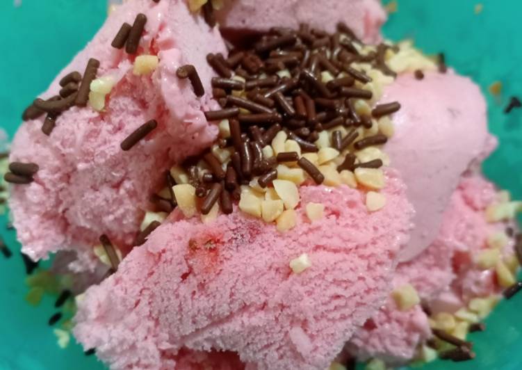 Strawberry Ice Cream #Keto