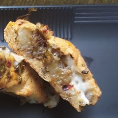 A picture of Samosa Garlic Bread.