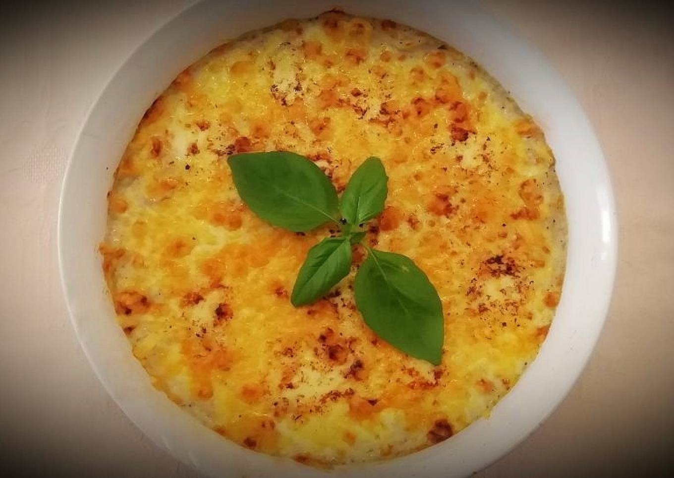 Lasaña de pollo, champiñones y alcachofas