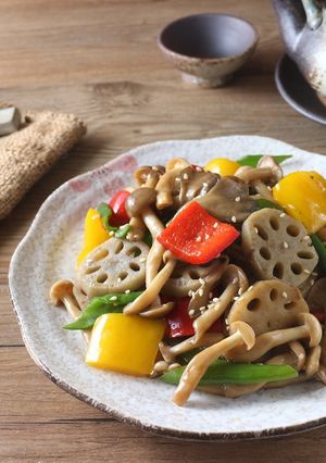 辣炒蕈菇蓮藕 的食譜成品照片
