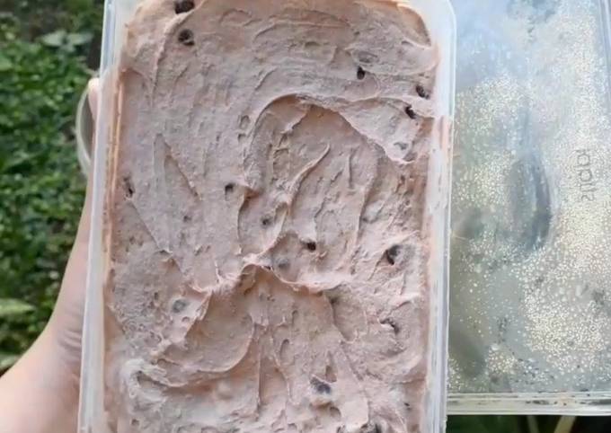 Bagaimana Menyiapkan Ice Cream Coklat, Enak