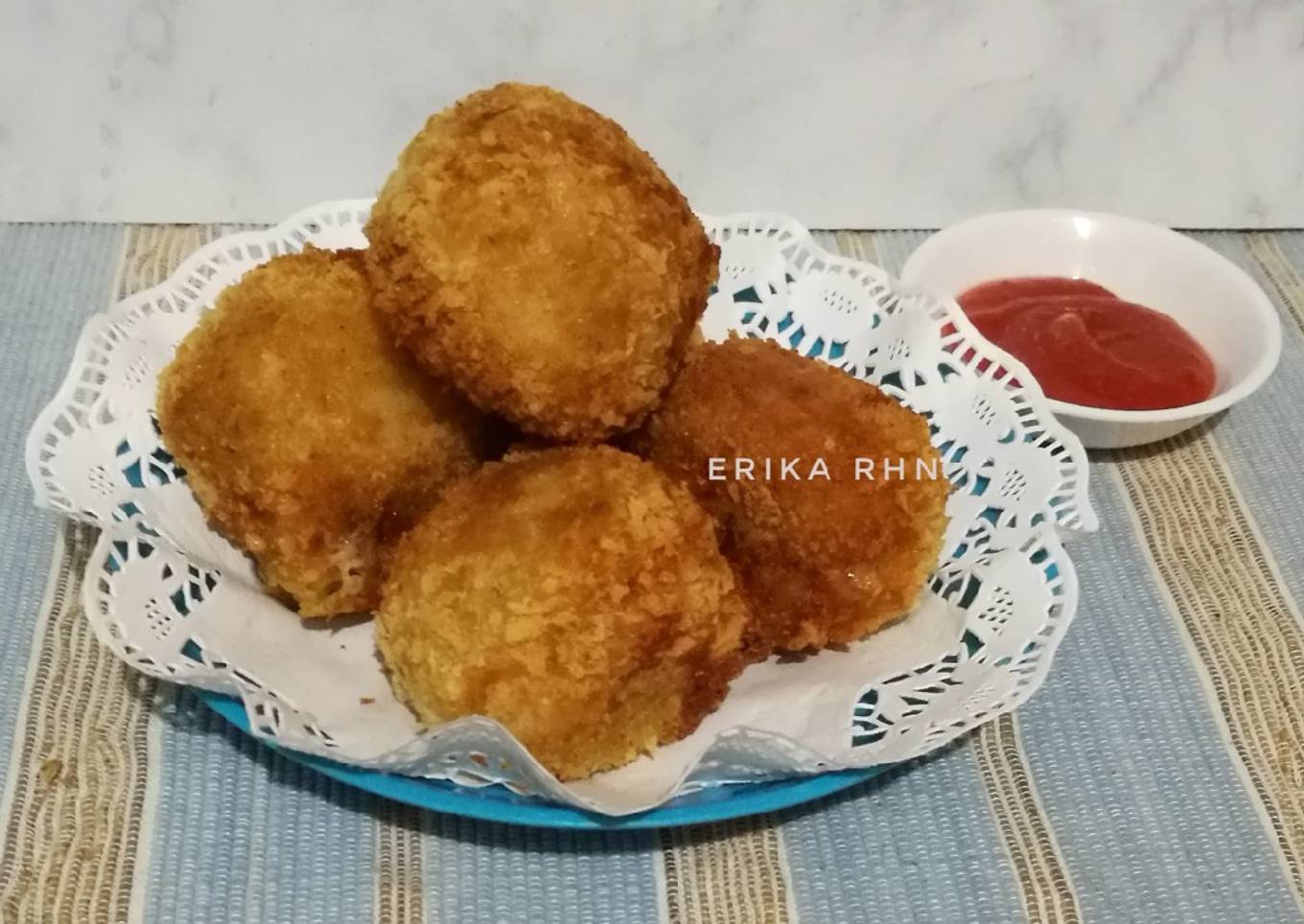 Bola-bola Kentang Isi Sosis Keju