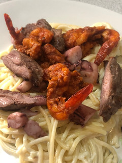 Una foto de Spaghetti de Mar y tierra