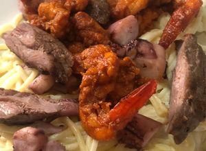 Una foto de Spaghetti de Mar y tierra