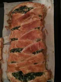 Una foto de Trenza de espinacas y gambas