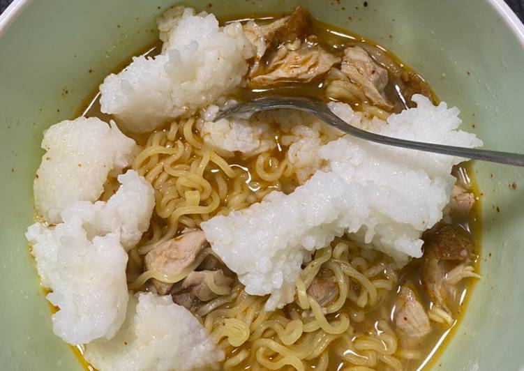 INDOMIE LONTONG AYAM BAWANG ALA ANAK KOS🍜