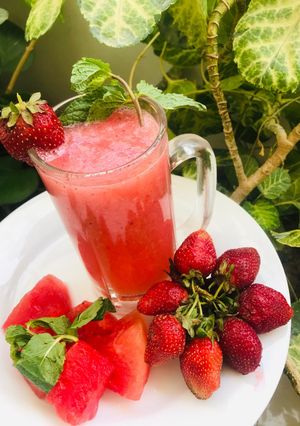 A picture of Strawberry and watermelon juice.