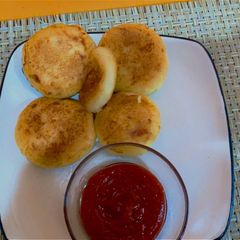 A picture of Potatoes cheese pancakes.