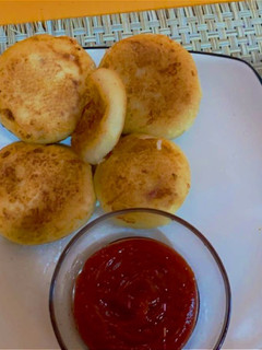 A picture of Potatoes cheese pancakes.