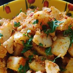 A picture of Peanut aloo.